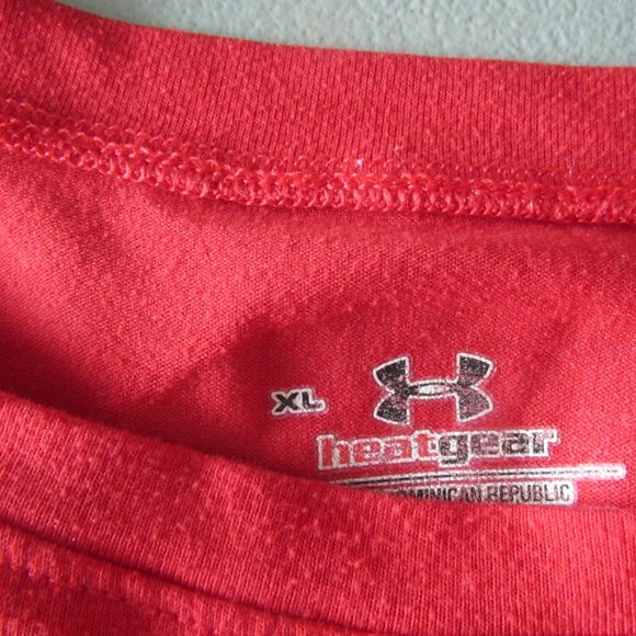 Red Under Armour Top Size XL - Picture 3 of 6